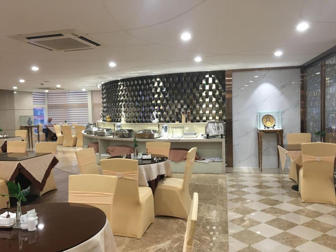 Vienna International Hotel Shenzhen Shuibei Exterior photo